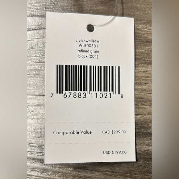 Kate Spade New York
Darcy Leather Clutch Wallet Wristlet - Picture 9 of 10